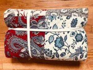 Pottery Barn Fiorella Floral Patchwork Quilt Red Blue King 2 Standard Shams 3pc - Picture 1 of 2
