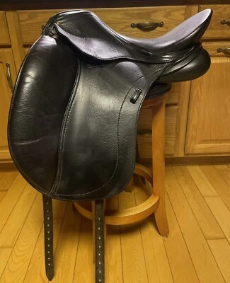 Sillín de doma Schleese Triumph 17,5” asiento #1 árbol #2 panel HW SR  Foto 1 de 4