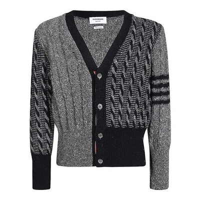 Cardigã Thom Browne 23FW Funmix cabo de torção cinza médio MKC486F Y1506 61678333 - Imagem 1 de 2