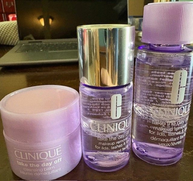 Clinique Skincare Take The Day Off conjunto de 3 artículos en el anuncio Nuevo Foto 1 de 1