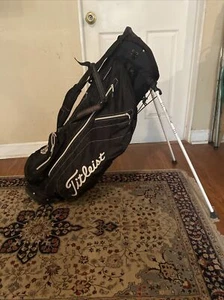 Titleist Borsa da golf bianca e nera cinturino a X a due vie con cappuccio antipioggia - Foto 1 di 14