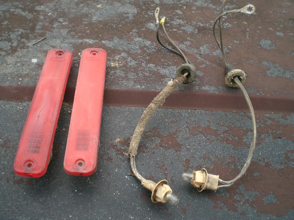 FORD BRONCO F100 F250 LUCES MARCADORAS LATERALES ROJAS TRASERAS CON ARNESES DE CABLES ARNÉS Foto 1 de 1