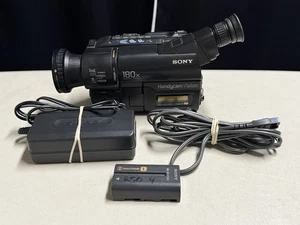 Videocámara Sony Handycam Vision CCD-TRV16 NTSC Video 8 XR Nighthot con cargador - Imagen 1 de 10