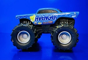 AVENGER MONSTER JAM HOT WHEELS REV TREDZ FRICTION ACTION BLUE PLASTIC 2010. - Picture 1 of 6