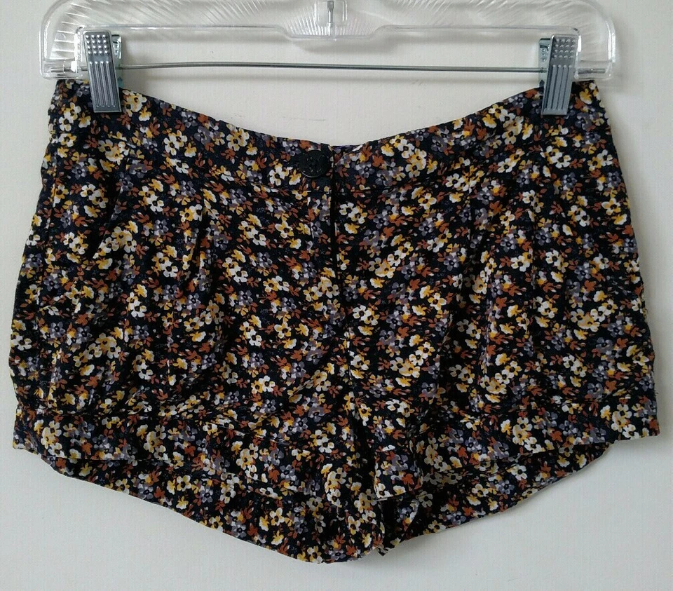 PANTALONES CORTOS MILY CYRUS MAX AZRIA talla 5 negros con flores amarillas y blancas marrón   Foto 1 de 4