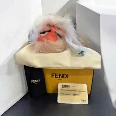 Dije de monstruo de piel Fendi Foto 1 de 4