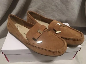ISAAC MIZRAHI Live Alia Brown Tan Suede Driving Moccasins Slip-On Tipped Bow 9 - Picture 1 of 6