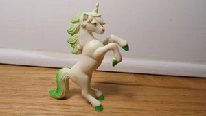 Vintage Vinyl Einhorn weiß grün Made in China Figur Tortenaufleger - Bild 1 von 3