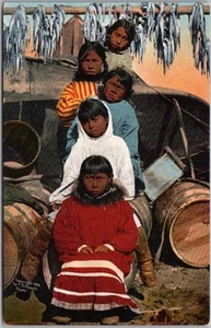 um 1910 Alaska Indianer Postkarte "Fünf kleine Eskimo Schwestern" MITCHELL - Bild 1 von 2