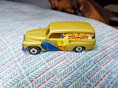 Furgoneta de colección 1995 Matchbox años 40 FJ Holden Panel Tweety Bird Warner Bros. Suelto Foto 1 de 4