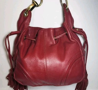 ISABELLA FIORE BANDOLERA CASSIE VINTAGE Y2K ROJO CON BORLAS CORDÓN PRECIO DE VENTA SUGERIDO POR EL FABRICANTE $395 Foto 1 de 4