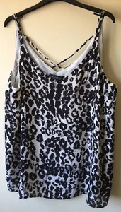 DOROTHY PERKINS LADIES BLACK / WHITE HOLIDAY TOP PLUS SIZE 18 BNWT RRP £18 - Picture 1 of 6