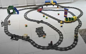Lego Duplo Eisenbahn riesengroß..3 Lokomotiven U 2 Schiebelokomotiven,große... - Bild 1 von 17