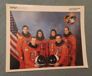 NASA - CREW OF SPACE SHUTTLE MISSION STS-57 - 8 X 10 PHOTO AND BIOGRAPHICAL DATA - Picture 1 of 2