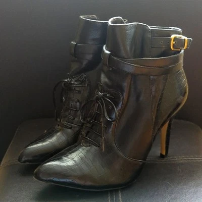 Botines Altuzarra para Target de cuero sintético con cordones hebilla de tacón alto de bruja Foto 1 de 4