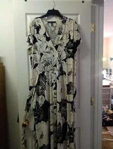 Vestido envolvente midi con botones delanteros WHBM negro blanco floral excelente talla XL - Imagen 1 de 15