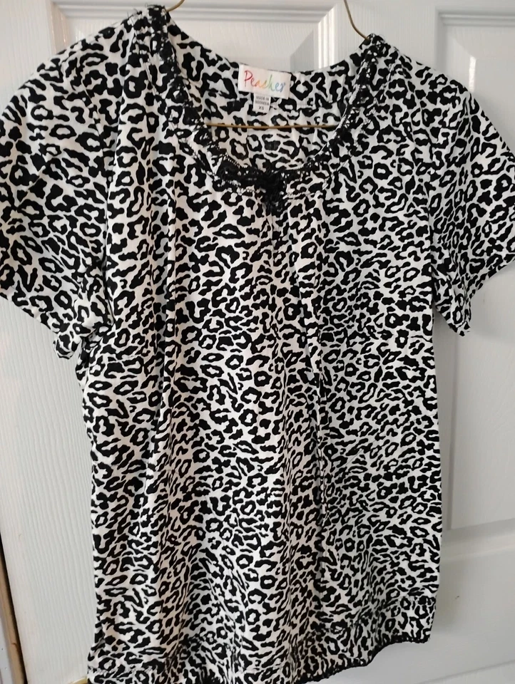 Blusa Médica Estampada Animal Peaches 2 Bolsillos Negro/Blanco Talla XS Foto 1 de 1