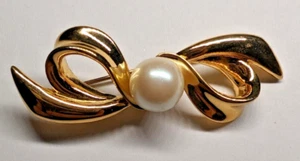 Vintage Bow w/ Faux Pearl Brooch - Picture 1 of 3