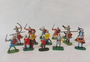 Vintage seltene Polen Kunststoff x15 Ritter Soldaten Spielzeug Figuren 5-6 cm - Bild 1 von 14