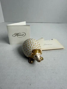 HEREND GOLD WHITE FISHNET HEDGEHOG PORCELAIN FIGURINE - Picture 1 of 5