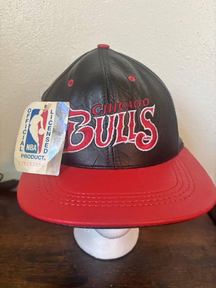 NUEVO NUEVO CON ETIQUETAS DE COLECCIÓN GORRA DE CUERO CHICAGO BULLS SNAPBACK 1996 NBA JORDAN PIPPEN BORDADO Foto 1 de 4