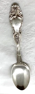 International Cloeta Grapes Sterling Silver Tea Spoon Monogram B 1904 Antique - Picture 1 of 10
