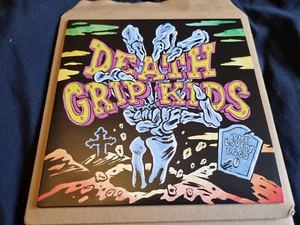 The LOVELY EGGS 7" Deathgrip Kids / Memory Man DEATH GREY COLOUR VINYL Neu - Bild 1 von 3