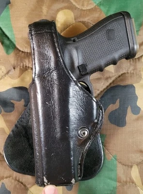 Safariland Glock 17,22,19,23,47,49,25,19x Left-hand Owb Black Leather Paddle - Image 1 of 4