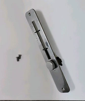 Placa frontal vintage Necchi Bu (negro VM) longitud puntada original con tornillos Foto 1 de 2