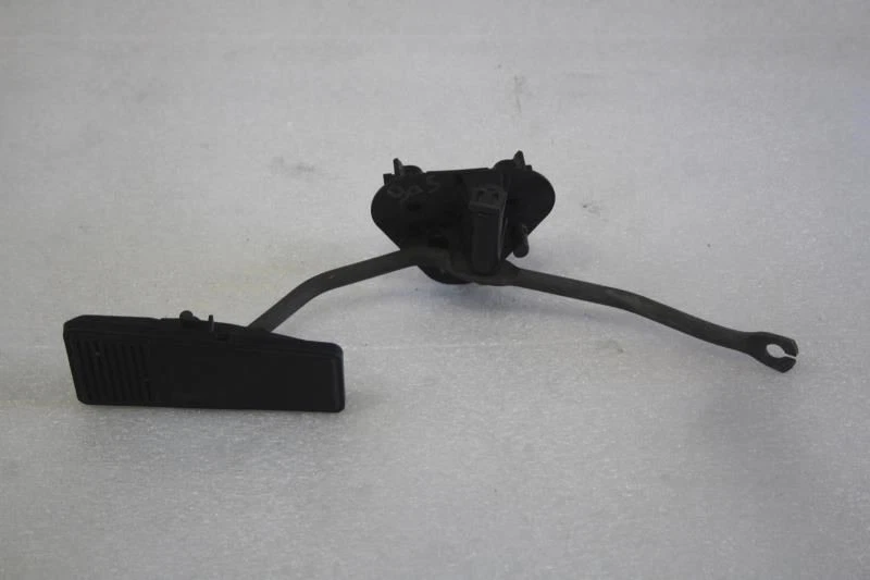 2000 2001 2002 2003 2004 BUICK REGAL ACCELERATOR PEDAL - Image 1 of 4