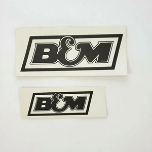 Calcomanía/pegatina de carreras B&M Automotive blanco y negro original vintage años 60 - Imagen 1 de 3