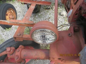 INTERNATIONAL FARMALL 140 TRATTORE RH FARO, MORSETTO, TUBO DI MONTAGGIO - Foto 1 di 2