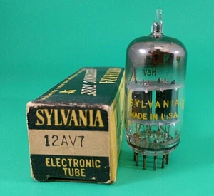 SYLVANIA 12AV7 TUBI ELETTRONICI VINTAGE PIASTRE NERE GETTER QUADRATO - Foto 1 di 6