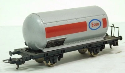 Used Lima 2711 HO Esso Tank Wagon w/Box - Image 1 of 4