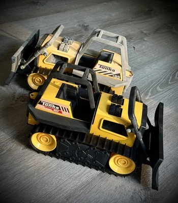 Juguetes de construcción Tonka Bulldozers: 2012, T 05 y 2020, 952 + rodillo de carretera fundido a presión Foto 1 de 4