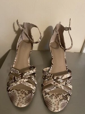 Cuñas con estampado de serpiente Charles David Foto 1 de 4