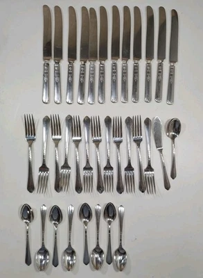 Conjunto de Talheres Comunitários 34 Peças Tudor Plate by Oneida Berçário de Junho Placa de Prata - Imagem 1 de 4