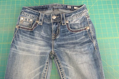 Pantalones de mezclilla Miss Me Bootcut para mujer 24 tiro bolsillos brillantes entrepierna 32 azul medio Foto 1 de 4