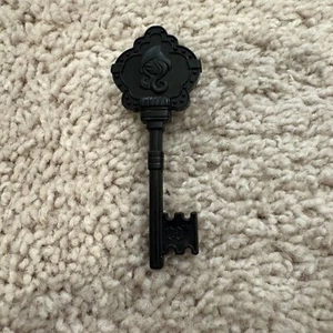 Ever After High Puppenbürste Rabenkönigin schwarz Schlüssel Ersatz - Bild 1 von 4