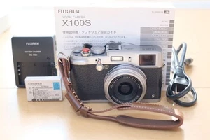 Fotocamera digitale Fujifilm X100S Silver funzionante con bonus - Foto 1 di 10