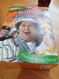 4 Disc DVD Set. ERSCHEINUNGEN AUFRECHTERHALTEN... HYAZINTHE FEDERT EWIG. Gebraucht. - Bild 1 von 6