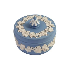 Vintage Wedgwood Jasperware Blue Trinket Jewellery Round Ring Box Jar, England - Foto 1 di 7