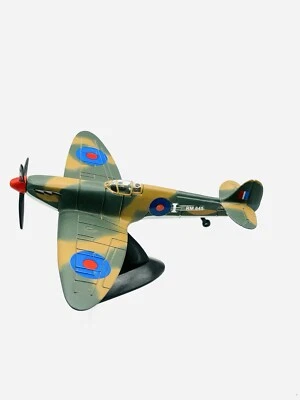 Maisto Flyers 31024 WWII MK II Spitfire Die Cast 1:72 Scale Plane - Image 1 of 3