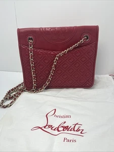 Bandolera/bolso de hombro acolchado Tory Burch Fleming cadena charol rojo con bolsa antipolvo - Imagen 1 de 24