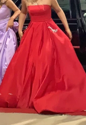 Vestido de fiesta rojo Dave & Johnny  Foto 1 de 4