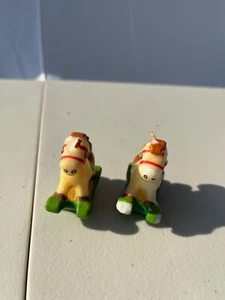 Zwei Vintage Russ Happy Birthday Kerzen Schaukelpferde nie benutzt nicht verpackt - Bild 1 von 4