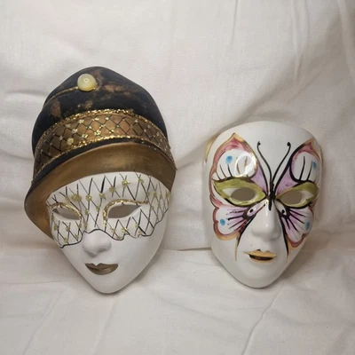 2 X Porcelain Mardi Gras - Venetian Masks Decorative Wall Hanging - Image 1 of 4