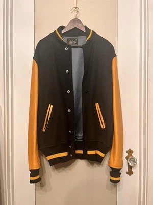 Chaqueta Universitaria HS Letterman’s 1977 De Colección Negra y Amarilla Mostaza Talla 46 Foto 1 de 4