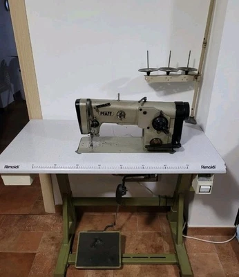 una macchina da cucire industriale Pfaff 438. - Imagen 1 de 3
