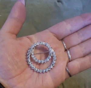 Vintage Sparkling Rhinestone Silvertone Eternity Brooch 1.5in - Picture 1 of 4